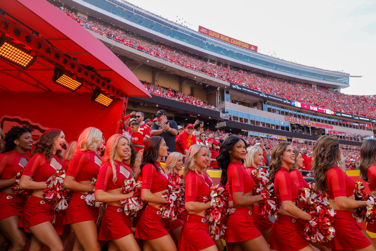 Longtime Kansas City Chiefs Cheerleader Dies After Childbirth