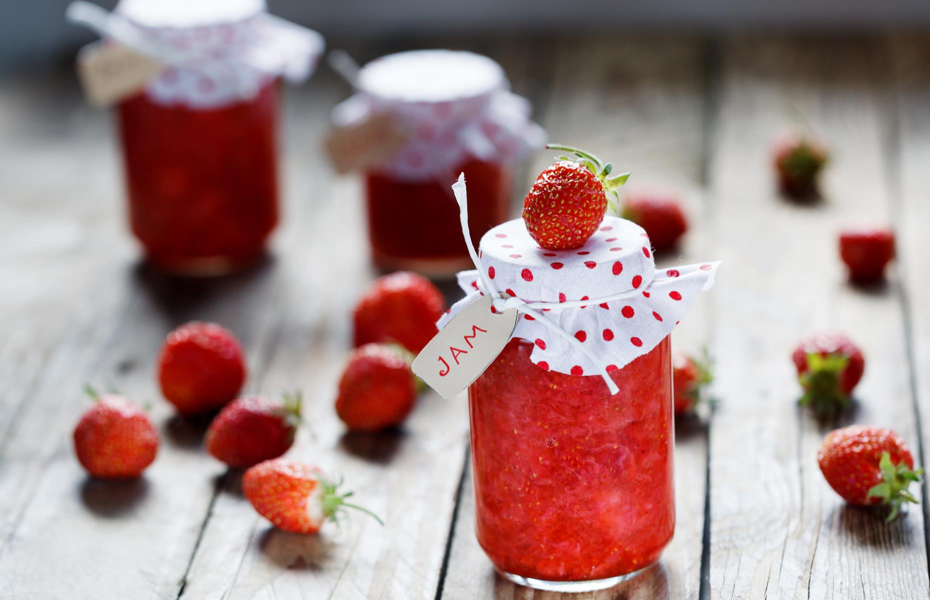 These foods should NEVER be stored in your fridge