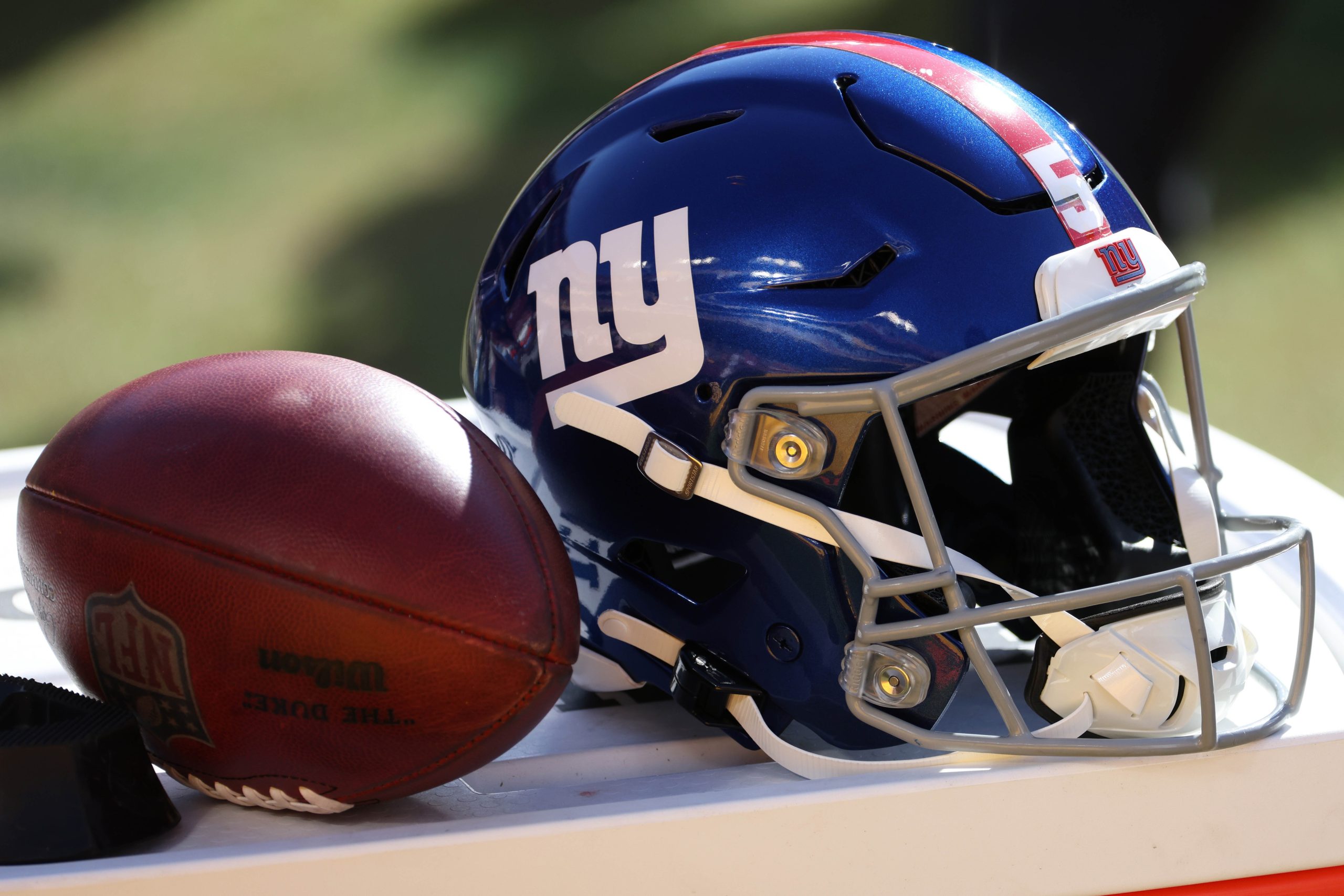 giants player begins holdout