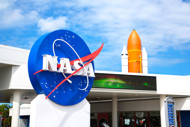 Have an awesome experience visiting the Kennedy Space Center with these helpful tips & tricks!