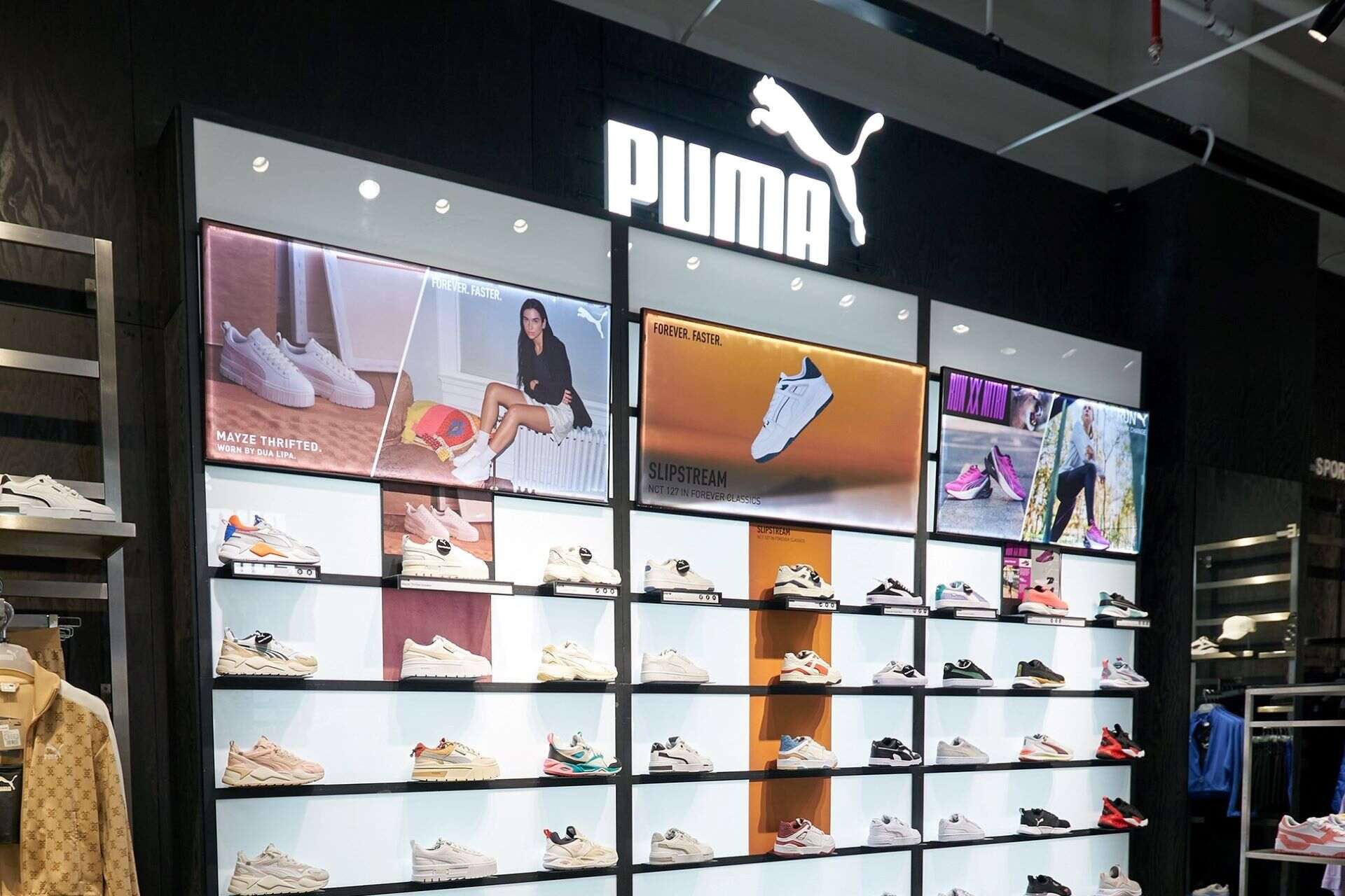 hit na wyjazdy. mega wygodne sneakersy marki puma są teraz na wyprzedaży. przechodzisz w nich długie kilometry