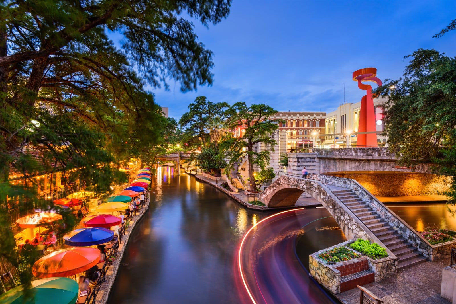 <p><span>This network of walkways along the San Antonio River is lined with bars, shops, restaurants, and nature. It’s free to explore, and boat rides are available for around $10, offering a unique city perspective.</span></p>