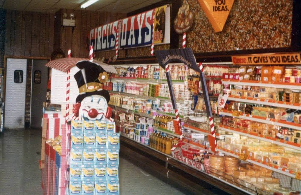 48 Photos Depicting What American Grocery Stores Looked Like Throughout ...