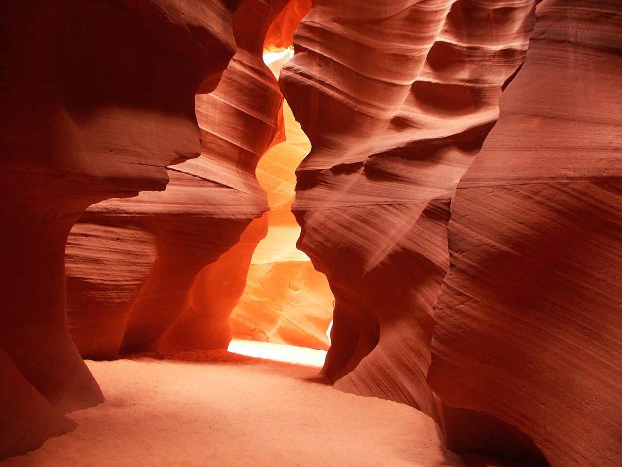 Lower Antelope Canyon offers a more challenging but equally rewarding experience. Accessible via metal stairways, it features spiraling rock arches and narrow corridors winding their way through the sandstone. Despite its more rugged terrain, Lower Antelope Canyon attracts photographers and adventurers eager to capture its natural beauty.