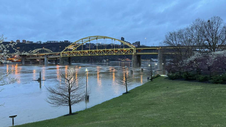 Pittsburgh area faces flood risks as rivers rise