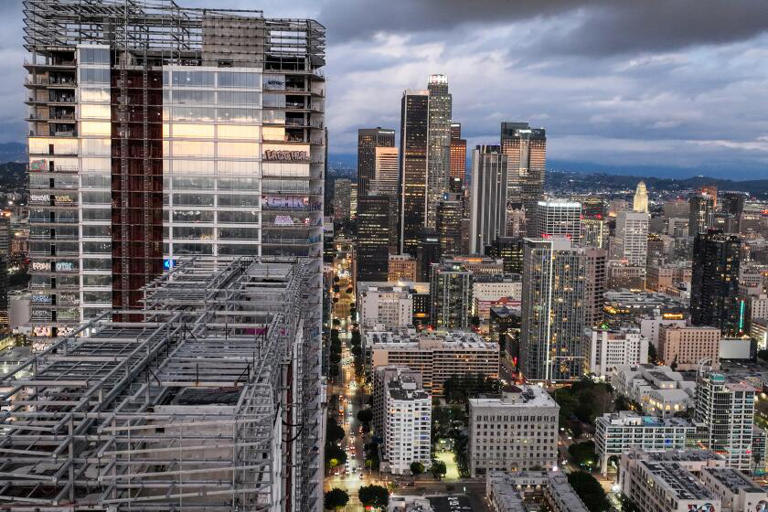 Security guards — not LAPD — to protect graffitied downtown L.A. towers ...