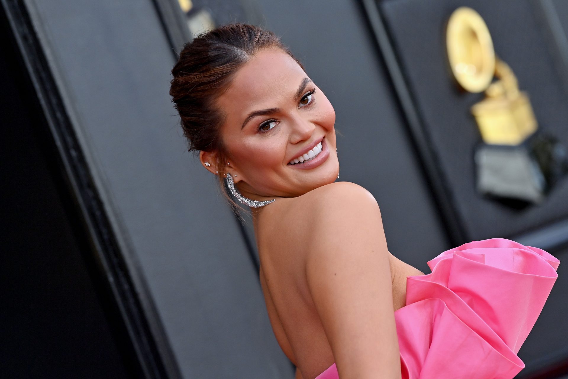 <p>Chrissy Teigen (born in 1985) has made a name for herself not only in modeling but also as a host of popular U.S. TV shows like 'Lip Sync Battle,' 'FABLife,' and 'Chrissy's Court.'</p> <p>Net worth: $100 million</p>