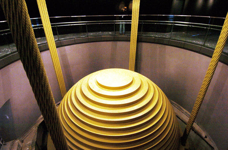 This 660-ton pendulum protects Taiwan's tallest skyscraper from earthquakes