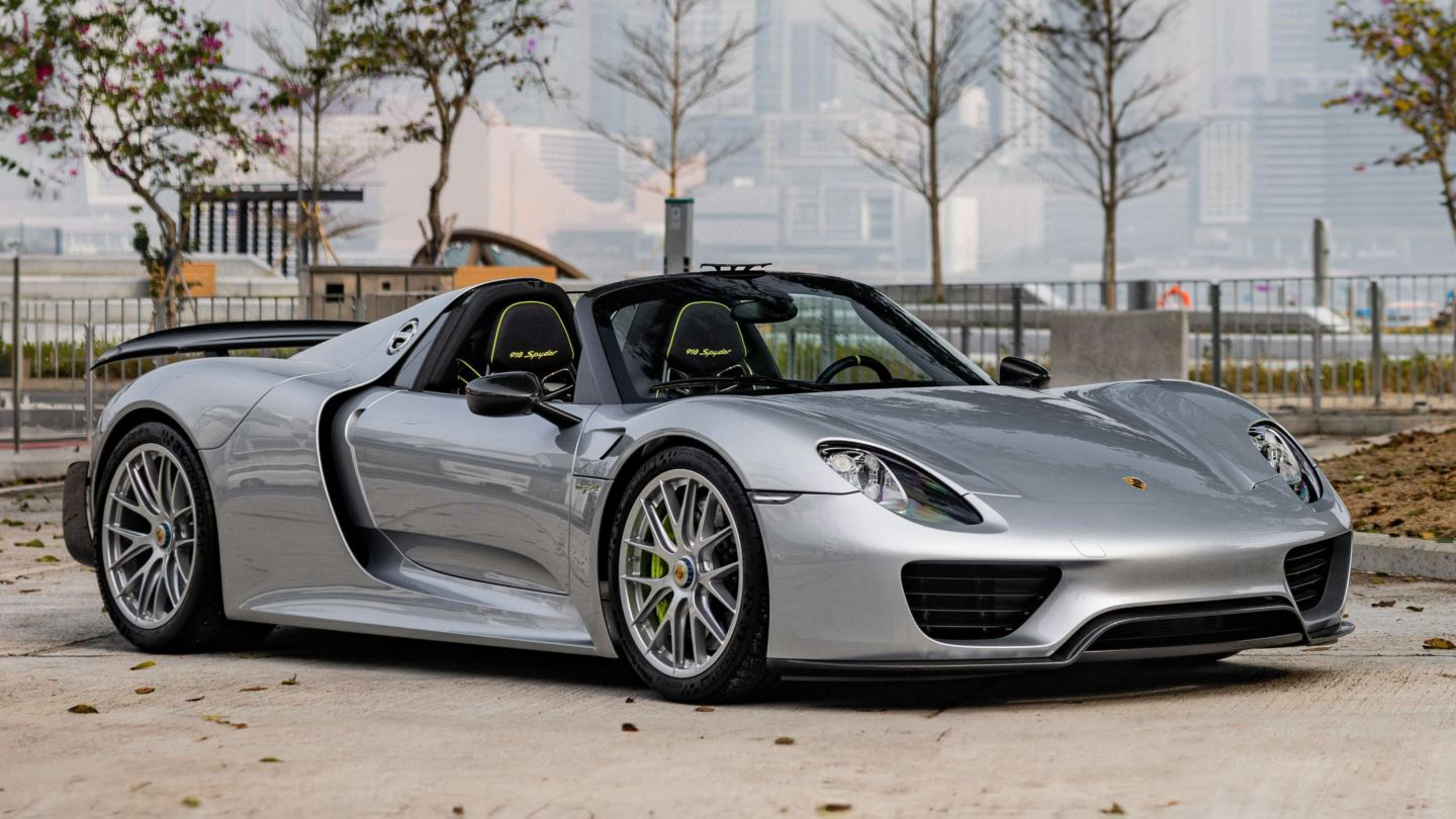 The Powerful 2015 Porsche 918 