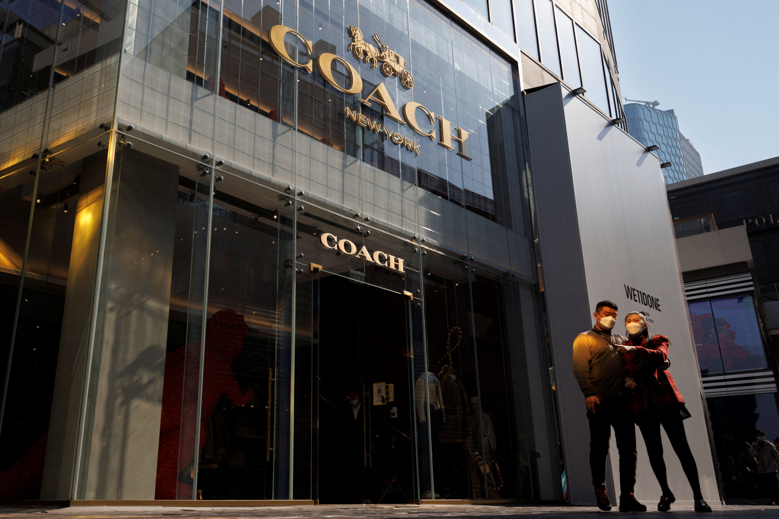 us sues to block coach owner’s $8.5-b buyout of versace parent