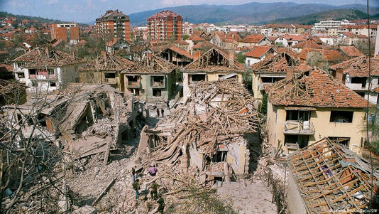 Em abril de 1999, Otan intervia na guerra na ex-Iugoslávia, bombardeando a Sérvia