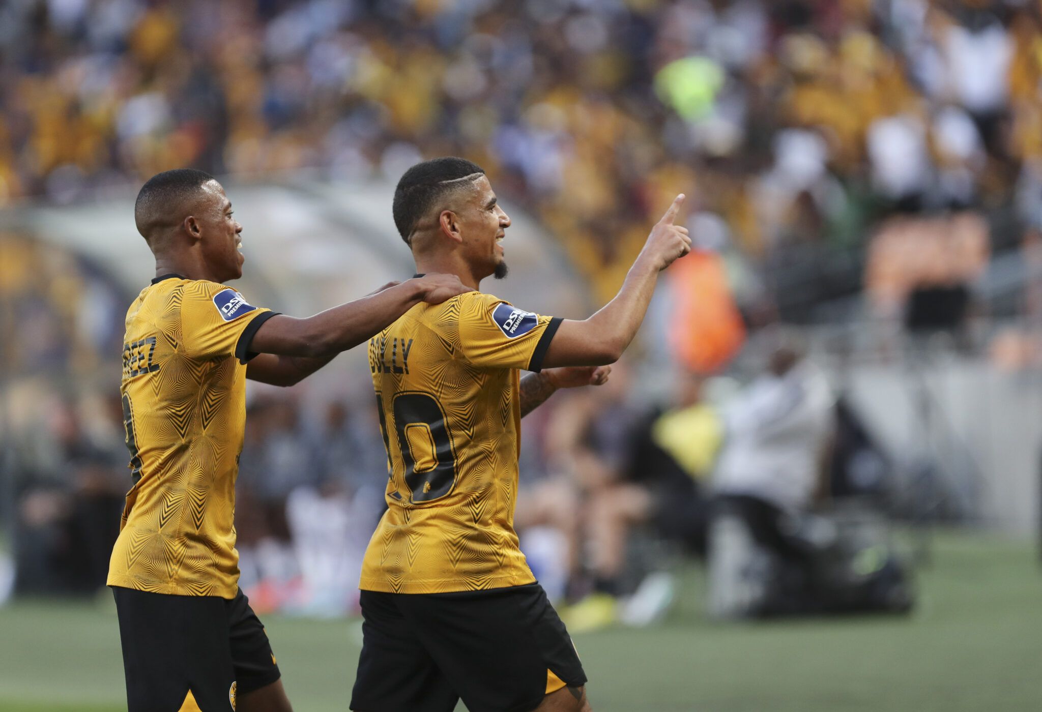five kaizer chiefs players packing their bags