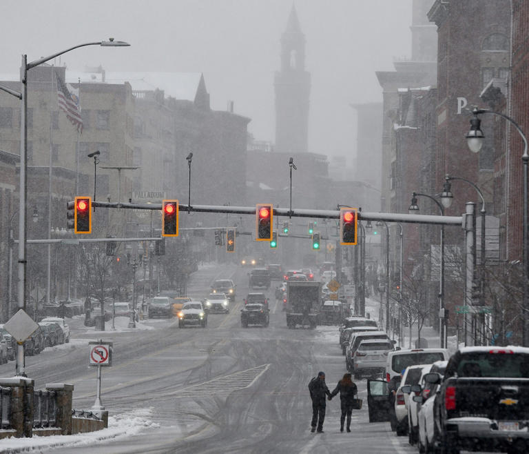 Heavy snowstorm slams Northeast, Great Lakes regions