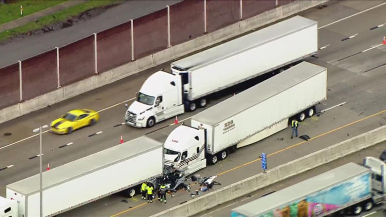 1 dead, 2 hurt after multi-vehicle crash blocks eastbound lanes on I-94 ...