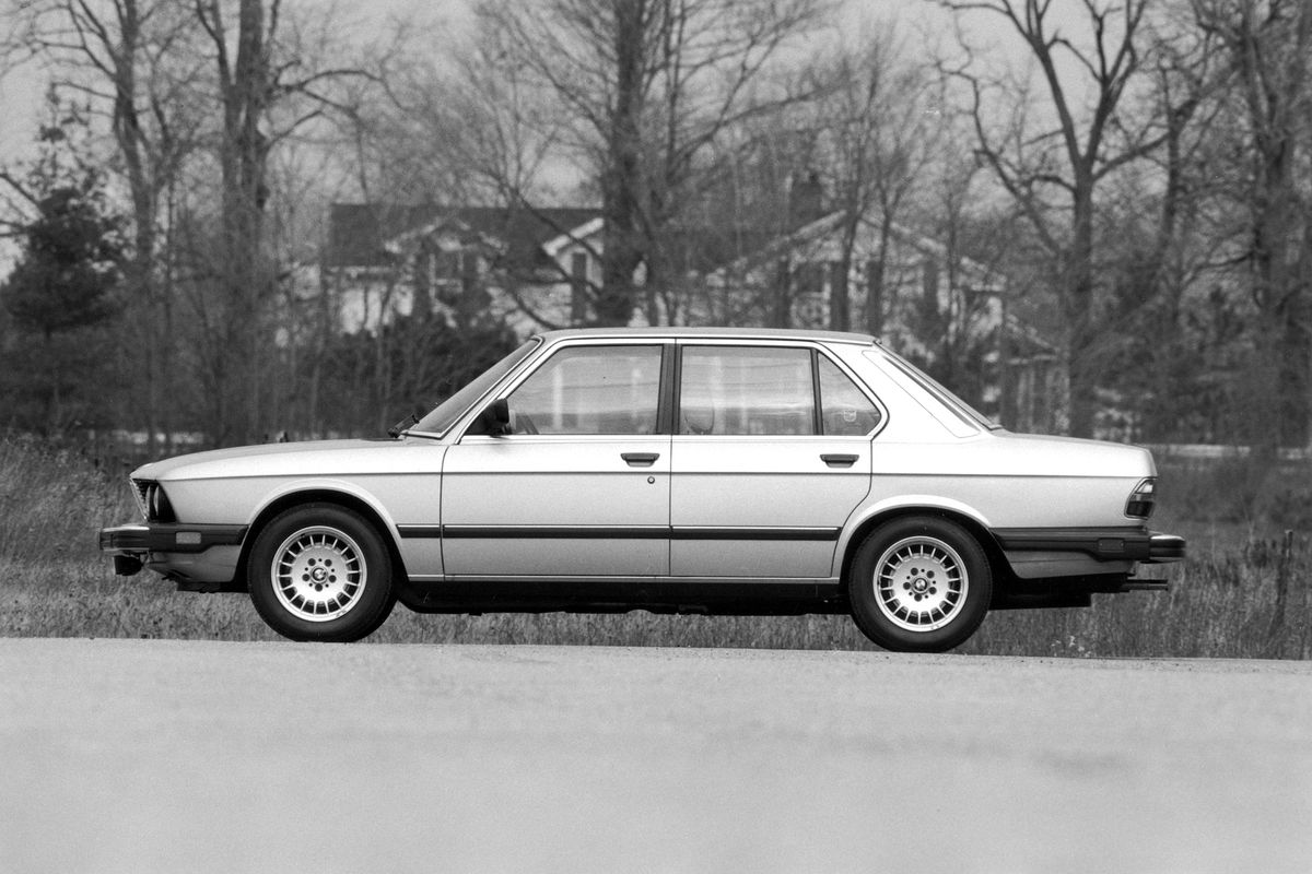 View Photos of the 1983 BMW 533i