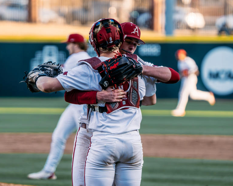 Arkansas baseball live score updates vs. Ole Miss Hogs host Rebels in