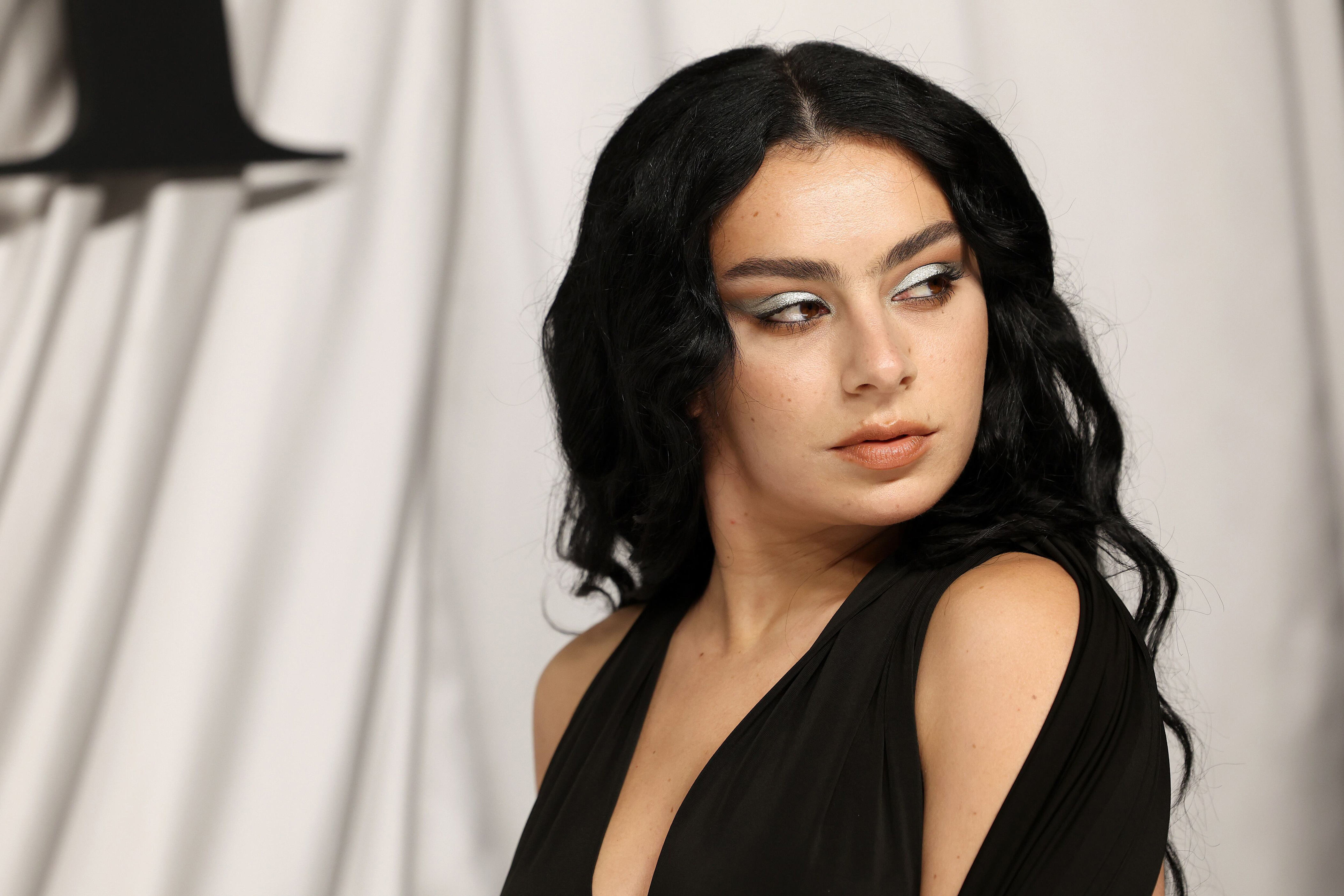 Charli XCX Publica Por Sorpresa Dos Canciones Y Revela El Tracklist De ...