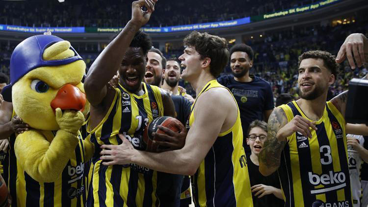 Fenerbahçe Beko, EuroLeague'de play-off'u garantiledi!