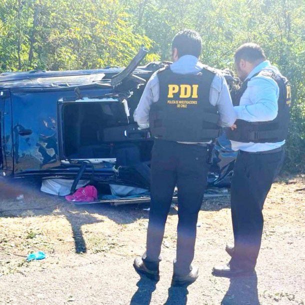 detenidos in fraganti: jefe de pdi maule rescata a ocupantes de un auto volcado y encuentra droga en su interior
