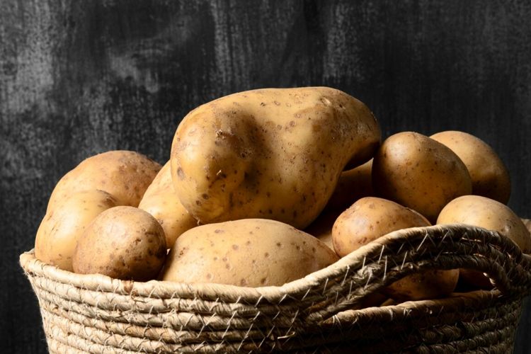 5 manfaat air rebusan kentang yang bikin seisi rumah bebas dari rumah sakit