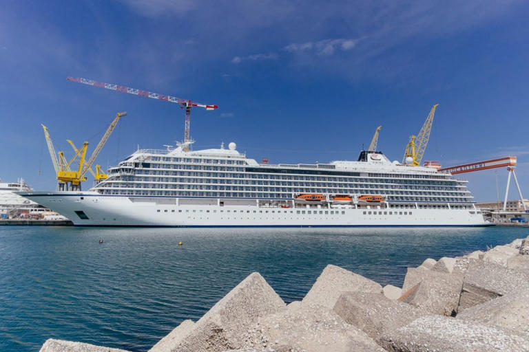 Viking Saturn: Lavish cruise liner with swimming pool, hot tub and restaurants set to visit Portsmouth - when