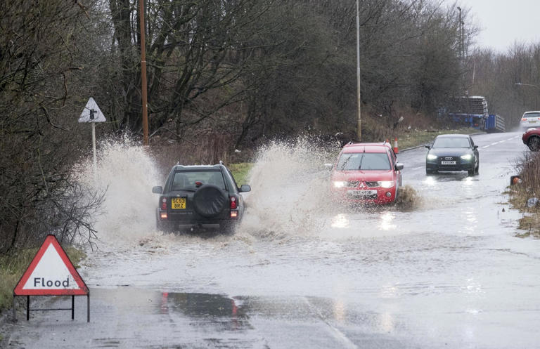 Edinburgh weather LIVE: Heavy rain and winds as Storm Kathleen sparks ...