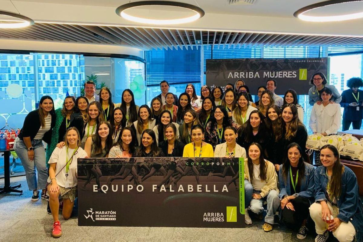 falabella preparó a más de 40 colaboradoras para el maratón de santiago 2024