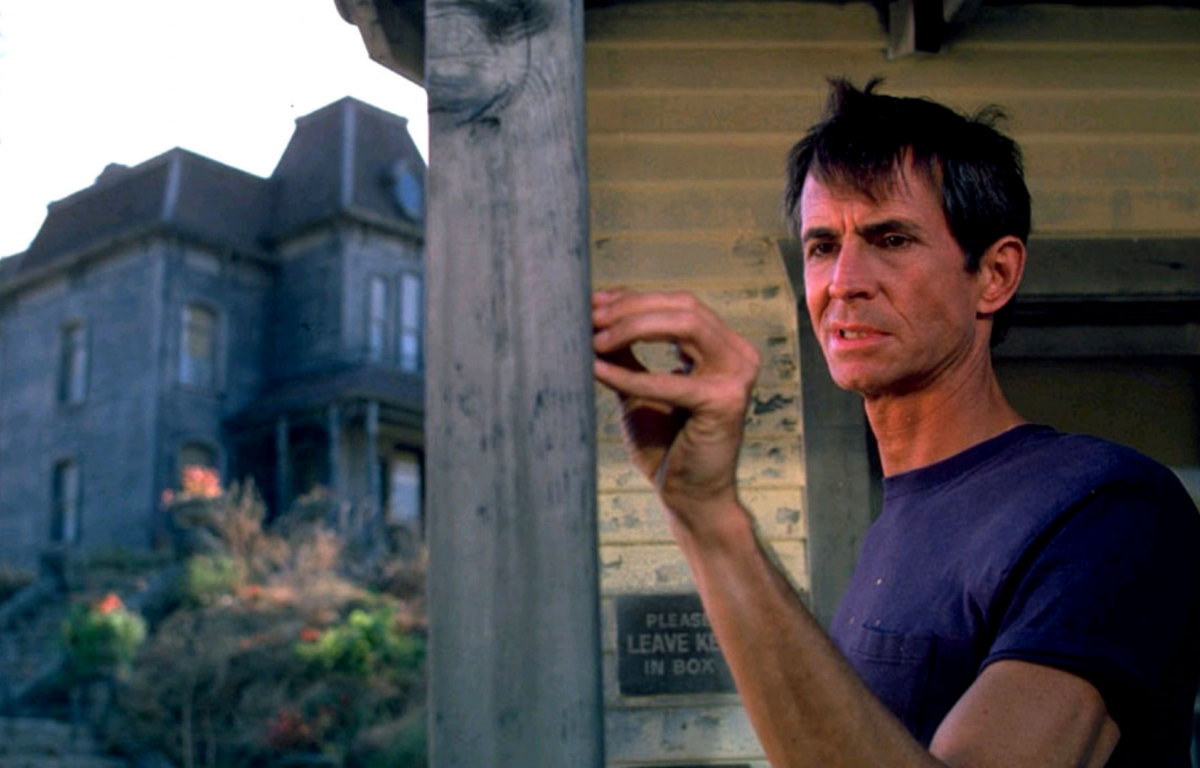 <p>‘Psycho’ is arguably one of Alfred Hitchcock’s most influential films, as well as one of his most famous works thanks to its tense atmosphere, direction, performances and cinematography. However, not many people know that there are several sequels to the first one, while neither with Hitchcock.</p> <p>While Anthony Perkins returned to his role of Norman Bates in all three sequels, and also directed the third film, the three sequels received mixed reviews and are considered inferior to the original movie.</p>