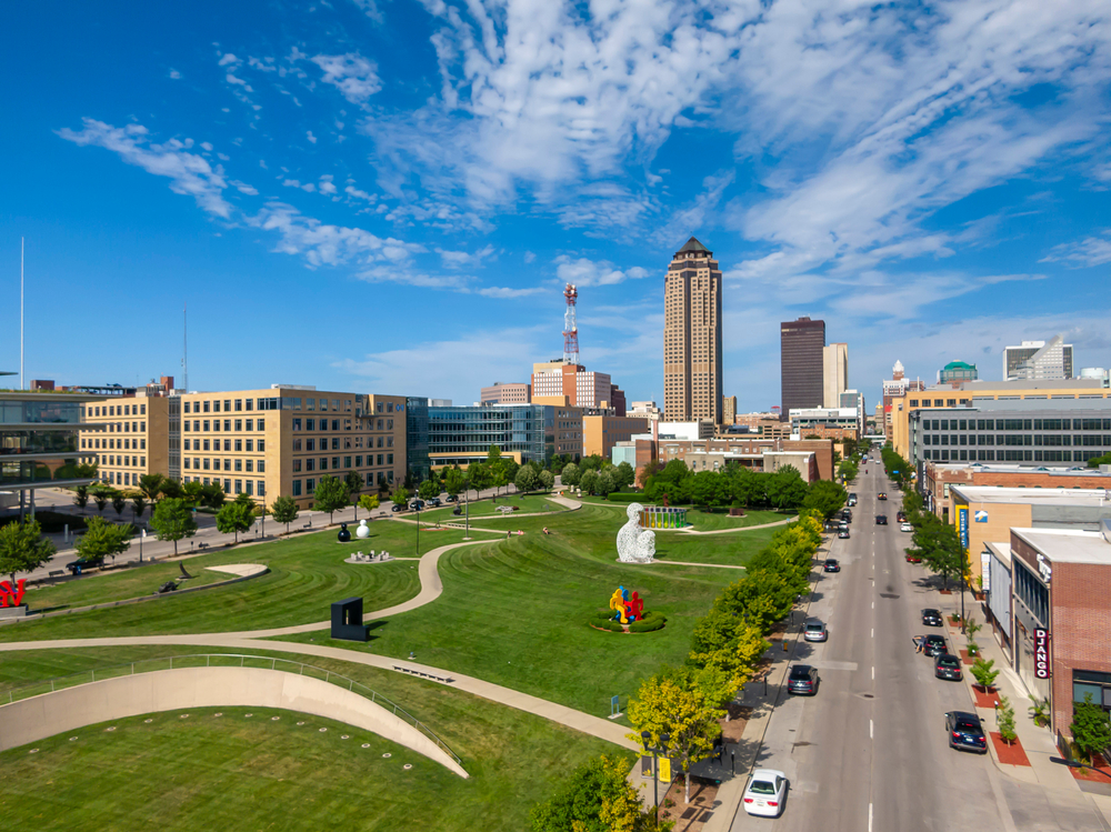 <p>As an urban center, Des Moines promotes sustainability through its green spaces, recycling programs, and support for local food producers. Eco-friendly attractions include botanical gardens, farmers’ markets, and sustainable architecture tours.</p>