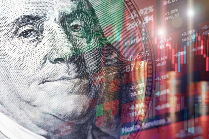 dólar supera los $4.200 por primera vez en 2024