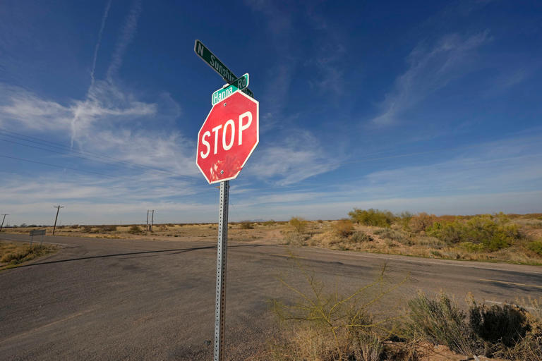 Pilot dies in small aircraft crash landing in Maricopa on Sunday