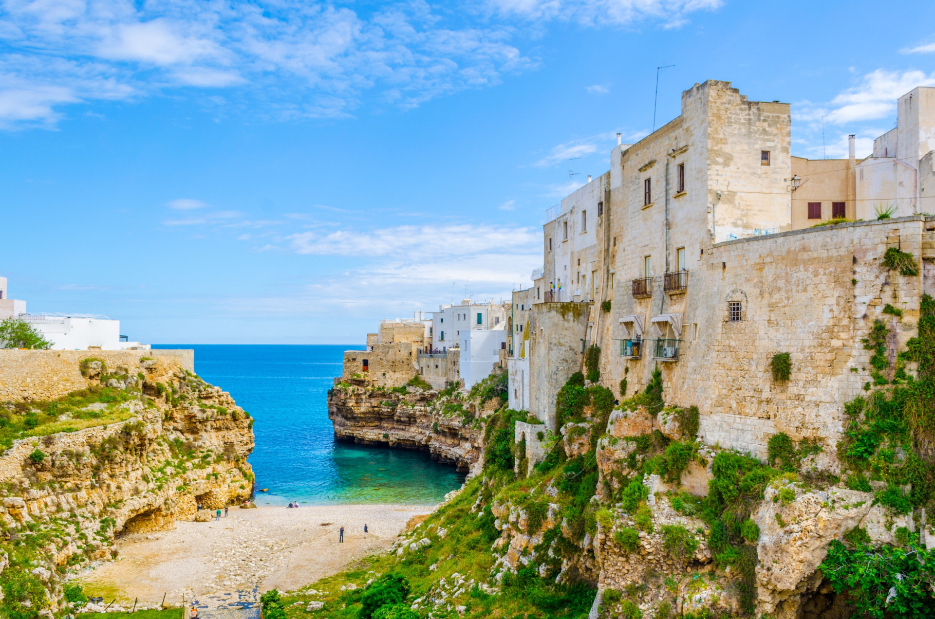 <p>Score: 4.153</p> <p>Lama Monachile beach is set in a rocky sea inlet, surrounded with high cliffs and houses in the town of Polignano a Mare.</p>