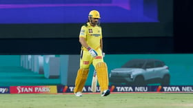 VIDEO: MS Dhoni Receives Thunderous Reception From Hyderabad Crowd ...