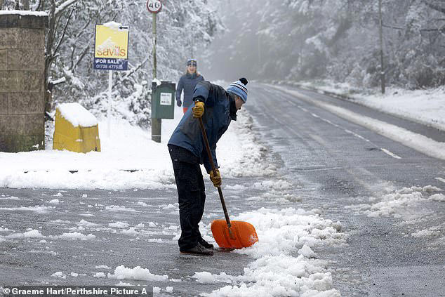 What happened to Spring! Weather chaos as Storm Kathleen sweeps across ...