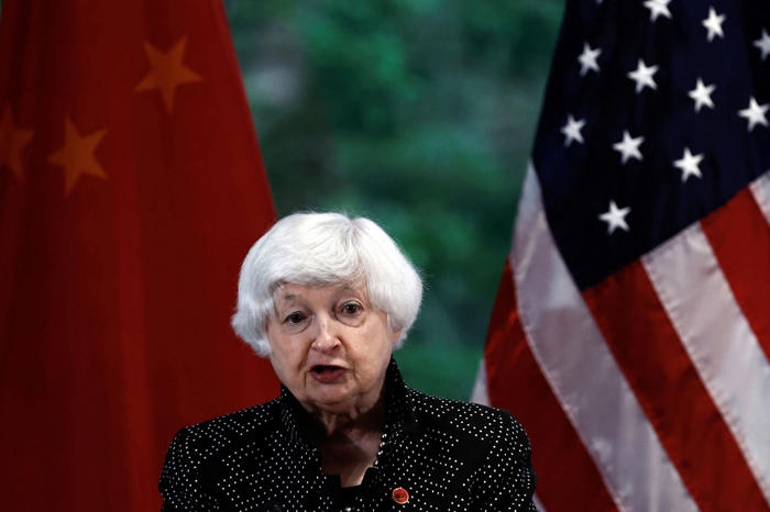 yellen quiere un “bloque de oposición” del g7 al exceso de capacidad industrial de china