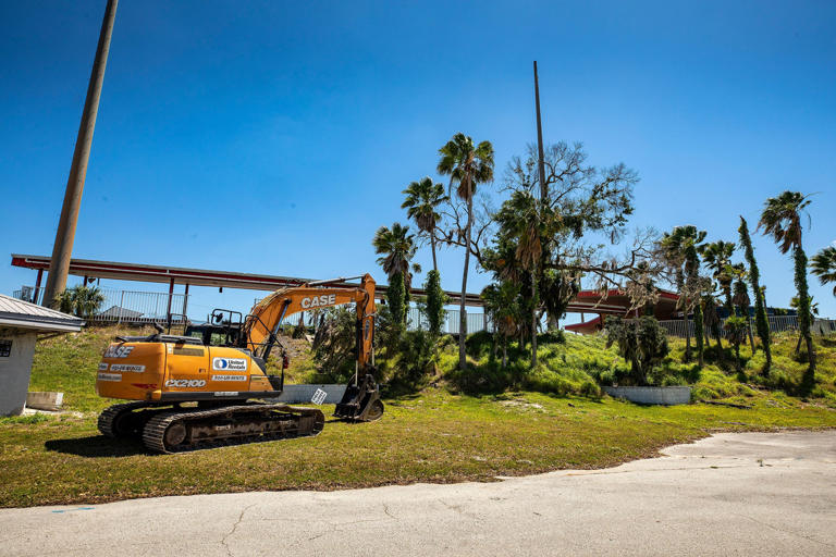 Demolition of historic Florida stadium underway