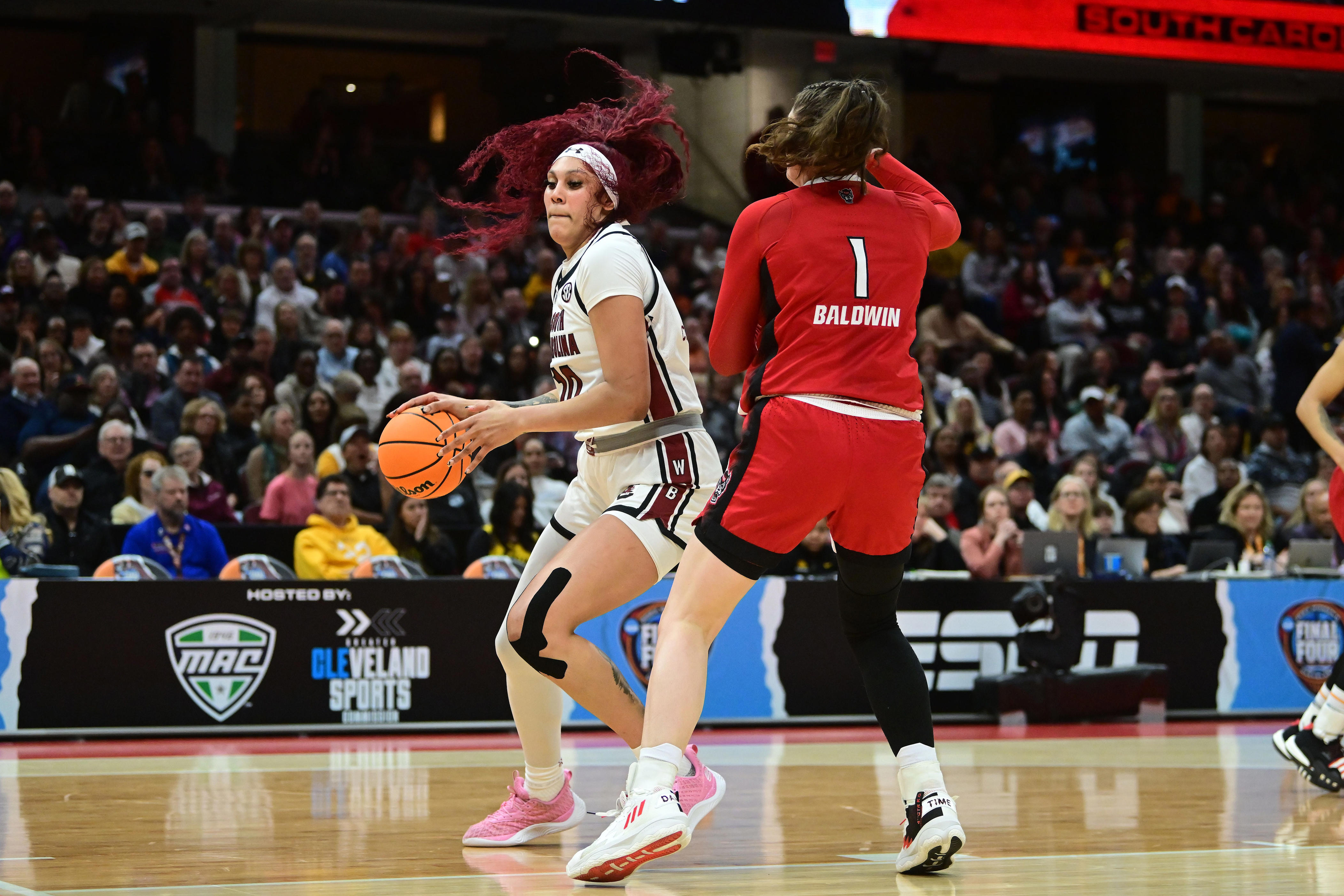 Kamilla Cardoso Injures Knee, Returns In South Carolina Final Four Game ...