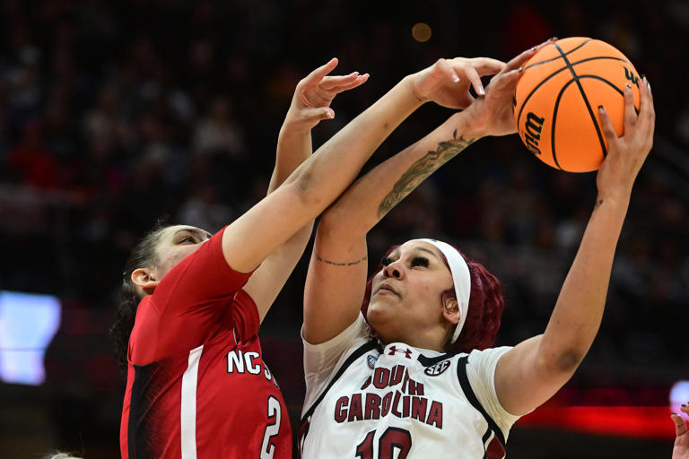 South Carolina women's basketball vs Iowa live score updates Caitlin