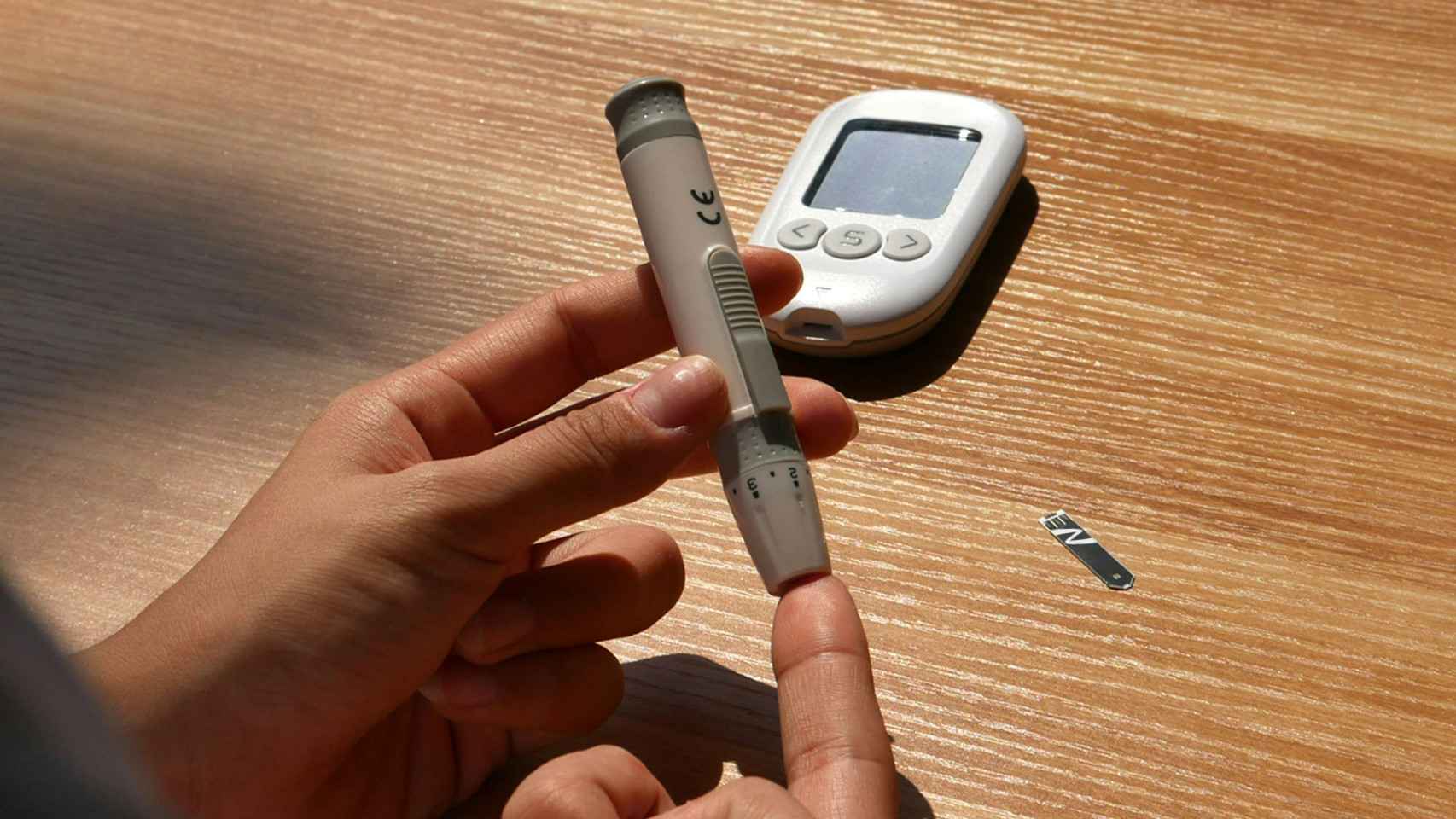 el revolucionario invento para medir la glucosa a diabéticos: cuesta 11 céntimos y se basa en el papel