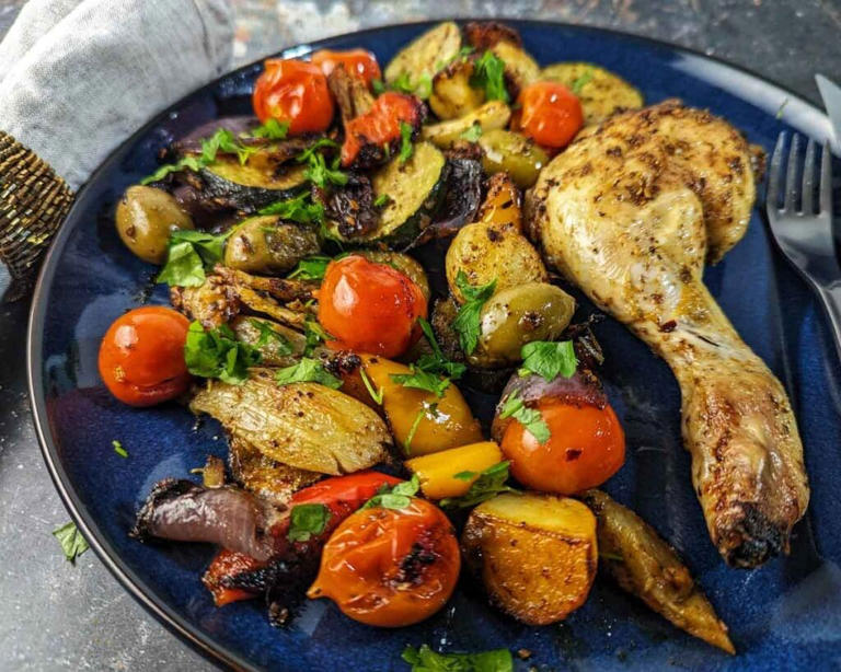 Mediterranean Chicken Tray Bake – Mouthwateringly Delicious Healthy Dining!