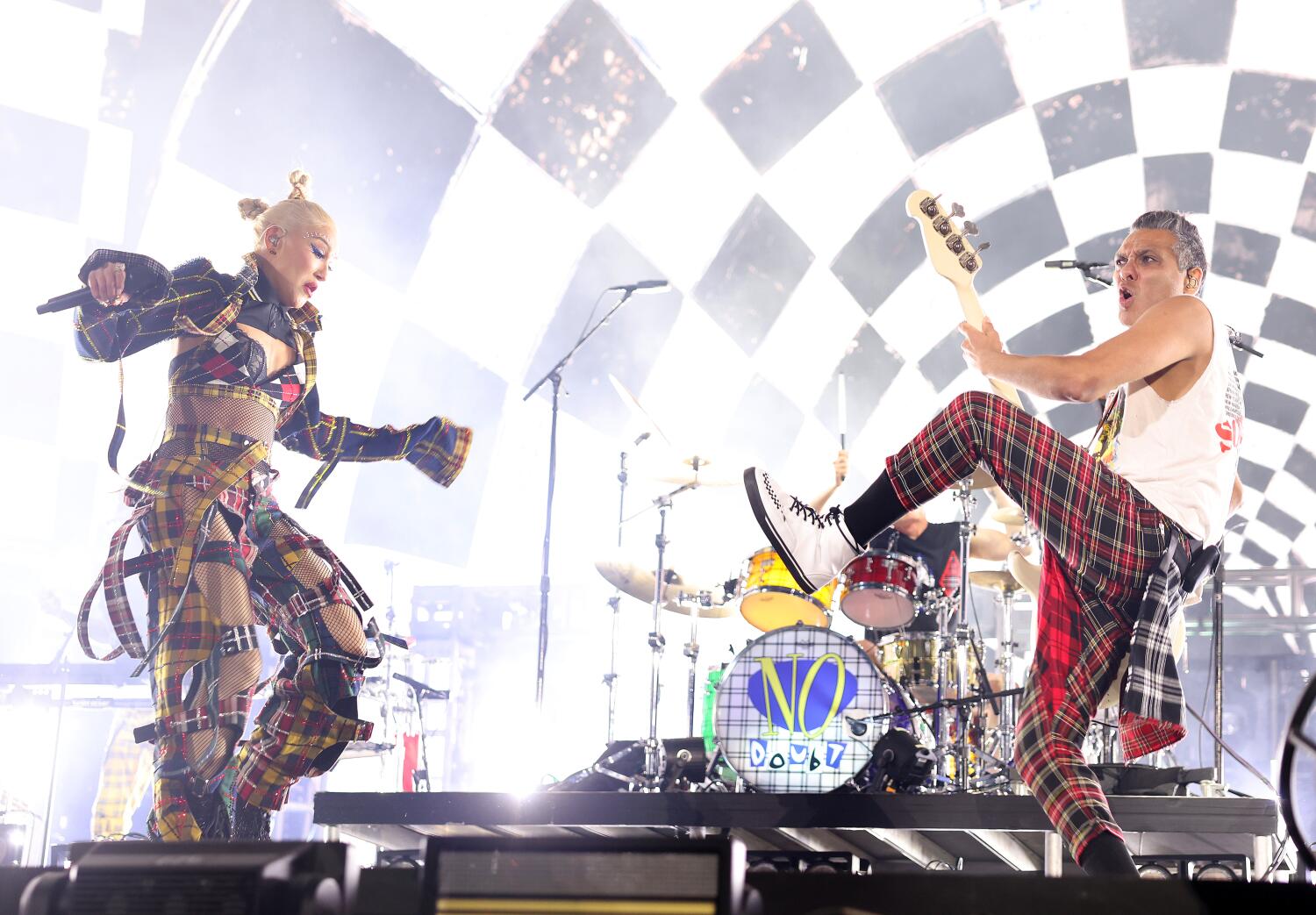 coachella 2024: no doubt dust off energetic, greatest hits set with assist from olivia rodrigo