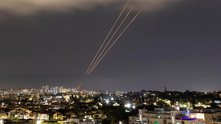 以色列反導彈系統在阿什凱隆上空運行