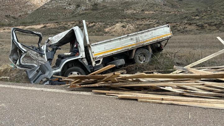 sivas'ta feci kaza! kamyonet devrildi: 1 ölü, 2 yaralı