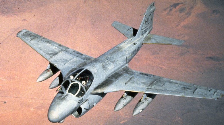 every american aircraft that can carry tactical nuclear bombs