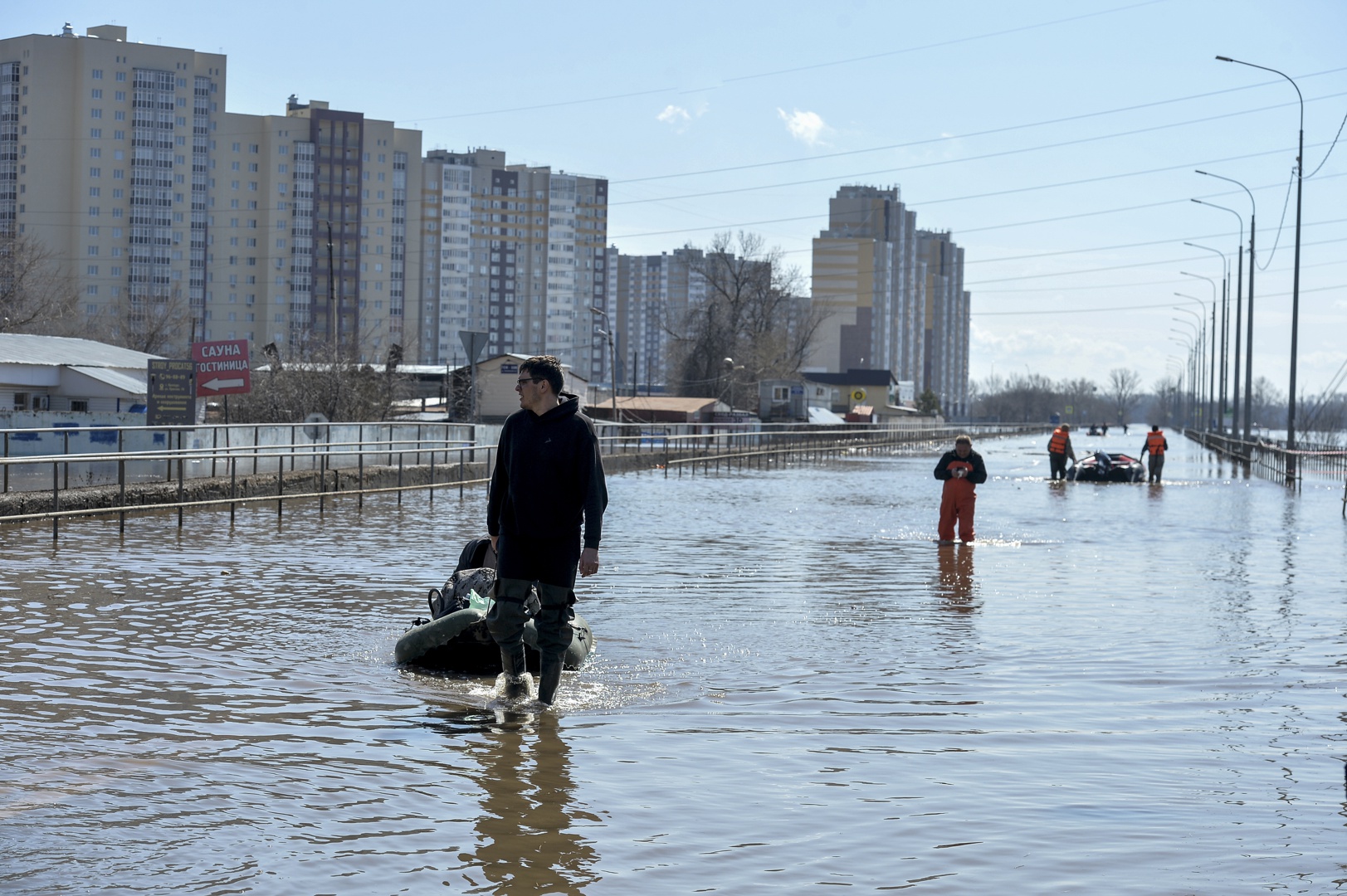 las inundaciones dan tregua a oremburgo, pero empeora la situación en otras dos regiones rusas