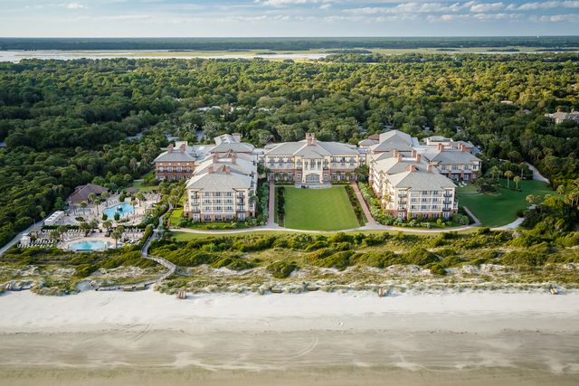 This Small South Carolina Island Has 10 Miles of Pristine Beaches and ...