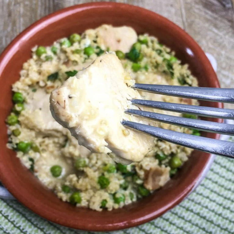 One-Skillet Creamy Chicken Quinoa with Peas