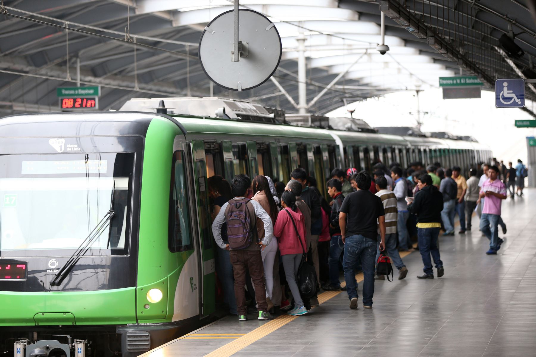 línea 1 del metro de lima cumplió 13 años en circulación: ¿cuántos pasajeros ha transportado de sjl a ves?