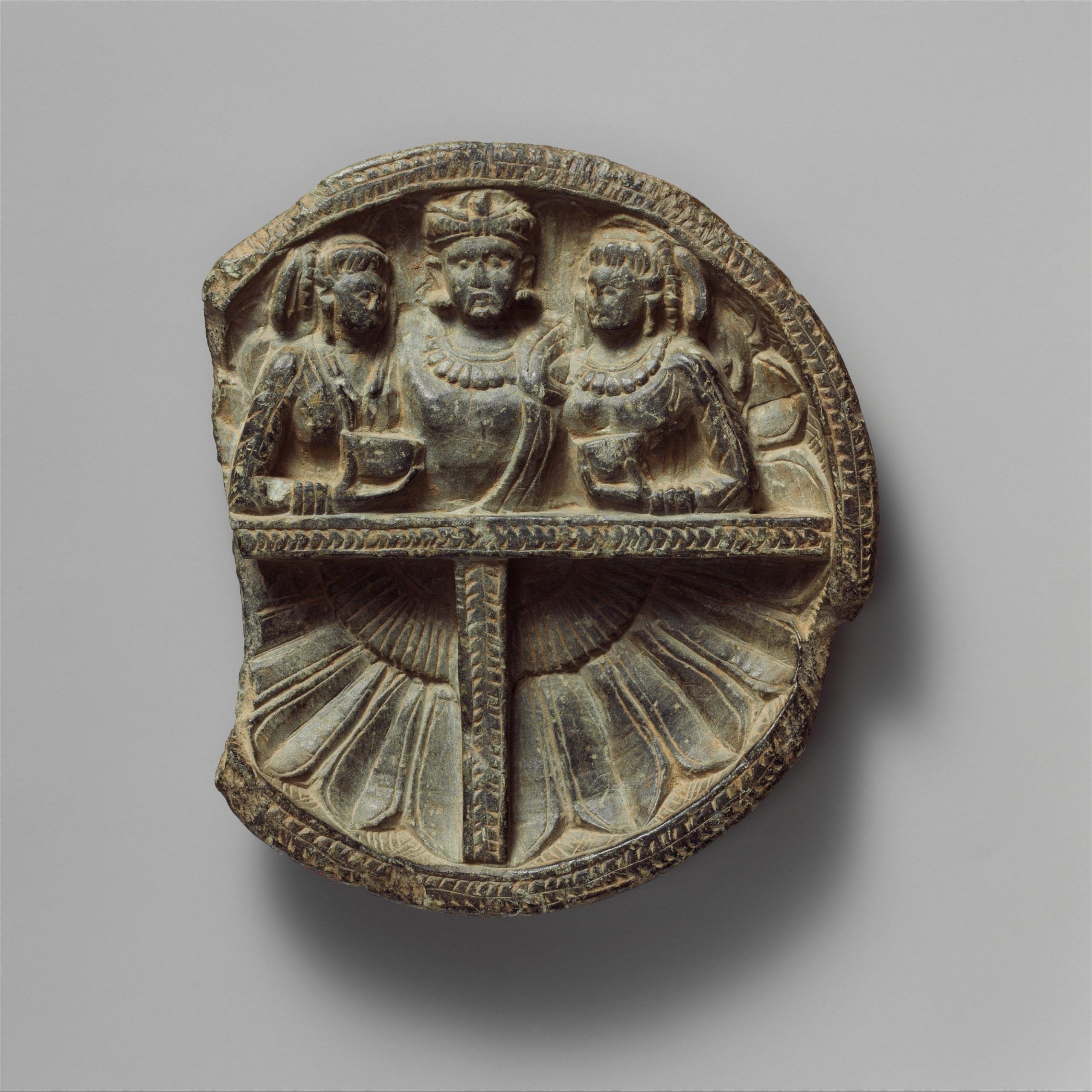 carved stone dishes from gandhara – make-up trays or ritual objects?