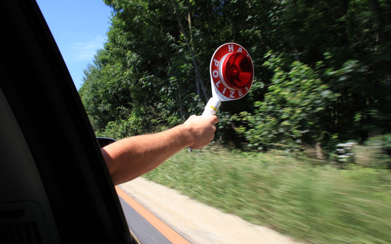 mit 148 km/h auf inntalautobahn unterwegs: lenker wollte „fake-urin“ abgeben